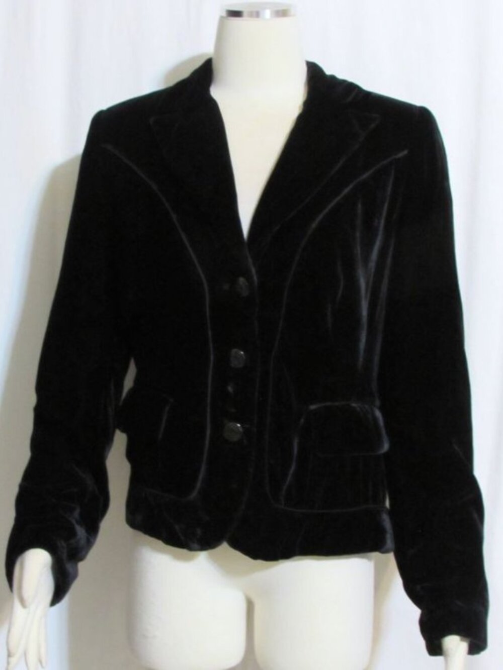 This is a 90s vintage jacket. There is not a single snag, no twill at all, it is
